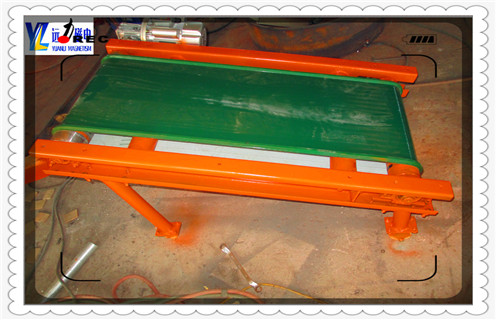 湖北錳礦磁選機(jī)干選經(jīng)濟(jì)節(jié)能錳礦磁選機(jī)是目前國內(nèi)外性能好、技術(shù)先進(jìn)的強(qiáng)磁選設(shè)備，該機(jī)從根本上解決了平環(huán)強(qiáng)磁選機(jī)和平環(huán)高梯度磁介質(zhì)容易堵塞這一世界性技術(shù)難題，它具有富集比大、對(duì)給礦粒度、濃度和品位波動(dòng)適應(yīng)性強(qiáng)、工作可靠、操作維護(hù)方便等優(yōu)點(diǎn)，該機(jī)分選弱磁性礦石實(shí)現(xiàn)了精礦品位高和回收率高的雙高優(yōu)點(diǎn)。該系列設(shè)備用于低品位弱磁性錳礦的分選，能一次性提高錳礦10-20個(gè)品位。 一、湖北錳礦磁選機(jī)干選經(jīng)濟(jì)節(jié)能廣泛應(yīng)用 1、弱磁性礦物的選礦，例如：赤鐵礦、褐鐵礦、碳酸錳礦、氧化錳礦、黑鎢礦、鉭鈮礦等。 2、非金屬礦除鐵、提純，例如：石英、長(zhǎng)石、霞石、螢石、硅線石、鋰輝、高嶺土等。 3、轉(zhuǎn)環(huán)立式旋轉(zhuǎn)、反沖精礦。平環(huán)強(qiáng)磁選和磁介質(zhì)堵塞的問題是國內(nèi)外幾十年未解決的技術(shù)難題。立環(huán)磁選機(jī)采用轉(zhuǎn)環(huán)立式旋轉(zhuǎn)方式，對(duì)于每一組磁介質(zhì)而言，沖洗精礦的方向與給礦方向相反，粗顆粒不必穿過磁介質(zhì)堆便可沖洗出來，從而有效地防止了磁介質(zhì)堵塞。 4、設(shè)置礦漿脈動(dòng)機(jī)構(gòu)，驅(qū)動(dòng)礦漿產(chǎn)生脈動(dòng)流體力。在脈動(dòng)流體力的作用下，礦漿中的礦粒始終處于松散狀態(tài)，可提高磁性精礦的質(zhì)量。